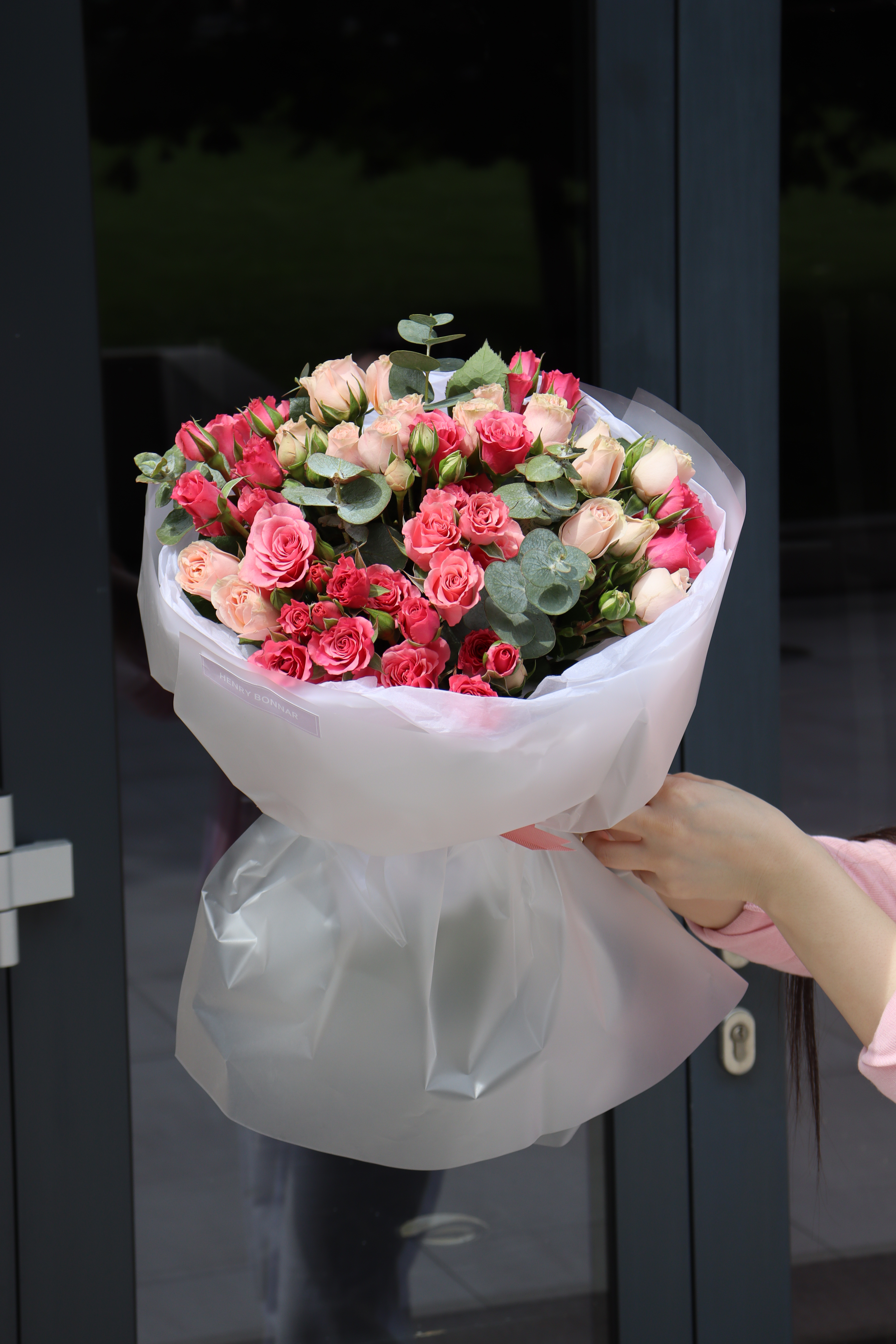 Букет кустовых роз 15 шт with delivery to Almaty