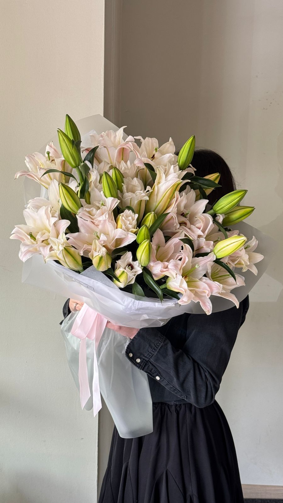 Лилии VLVT Flowers с доставкой по Алматы