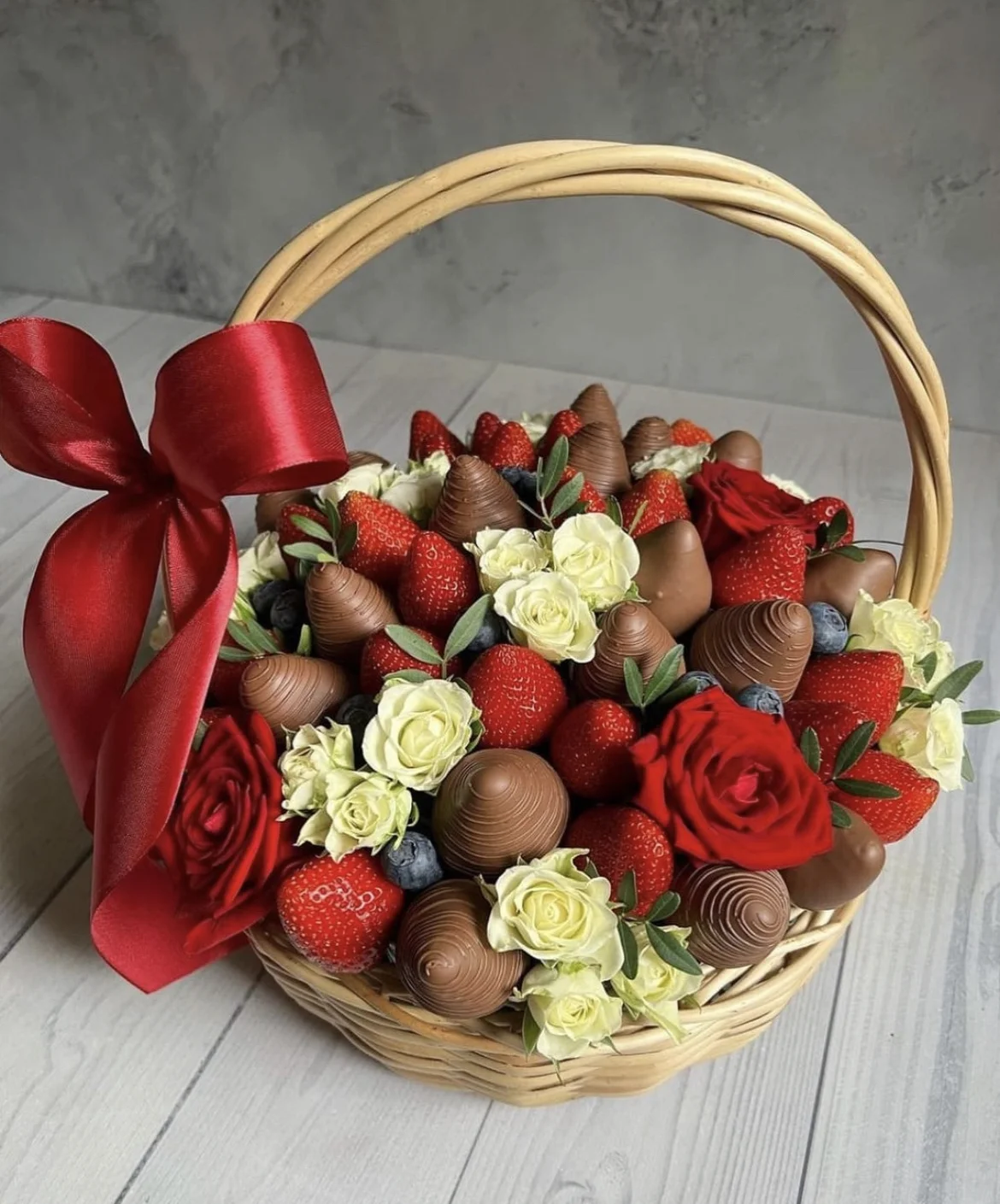 Цветы и клубника с доставкой по Костанае