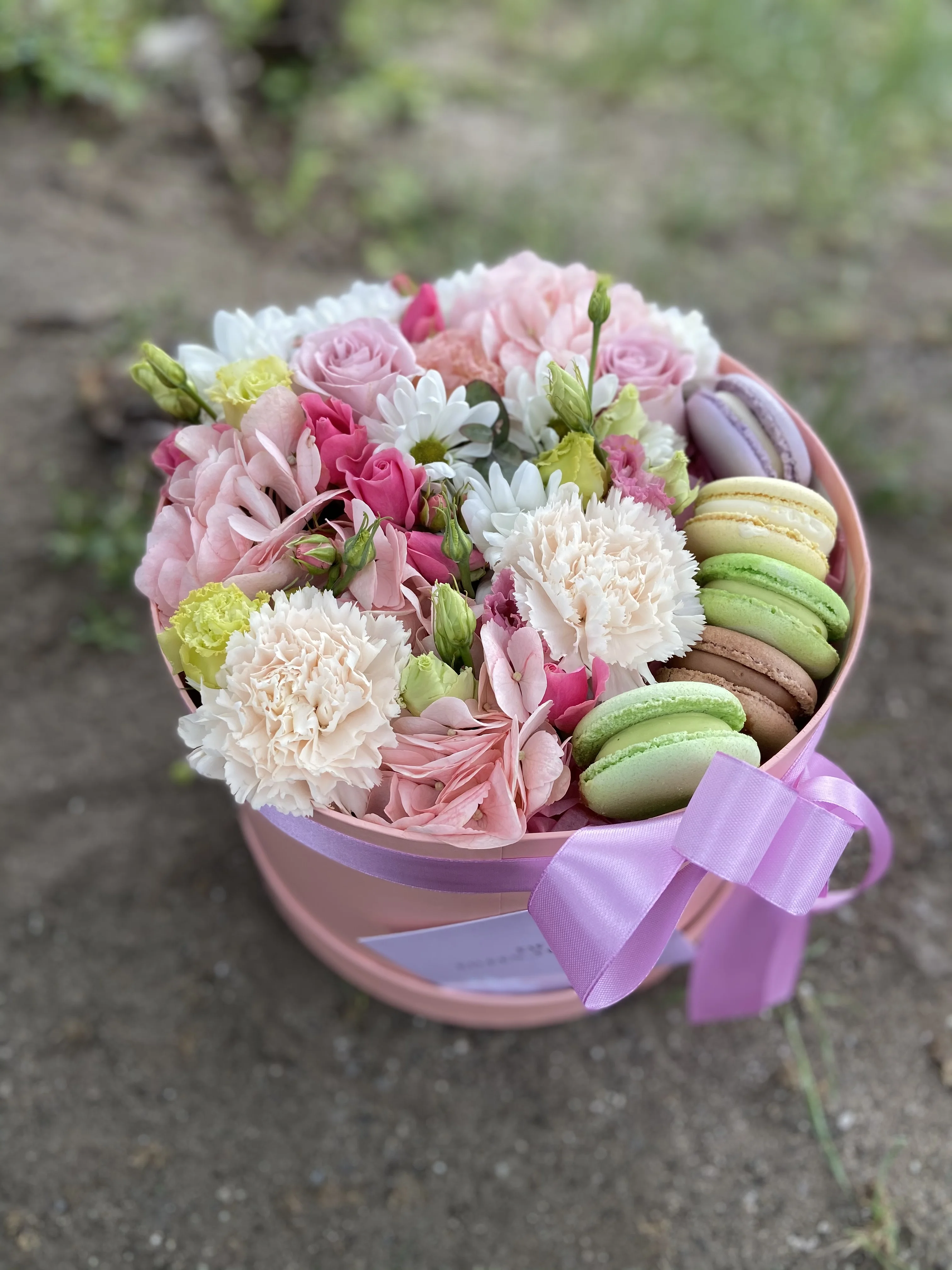 Коробка с макаронсами with delivery to Kostanay.
