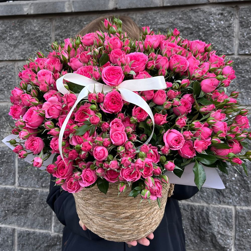 Букет из кустовых роз в корзине кашпо with delivery to Almaty
