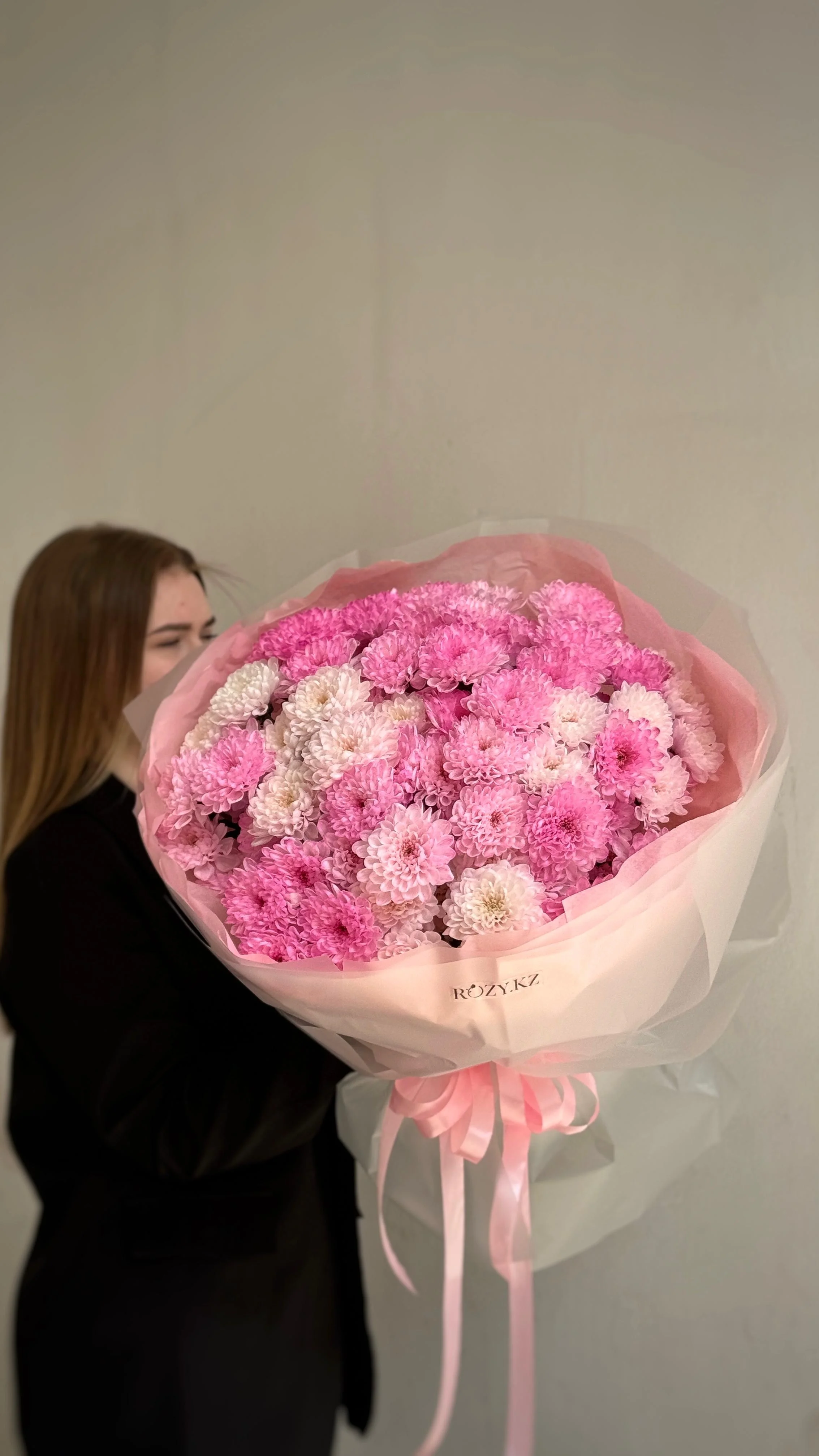 Букет из 15 нежных хризантем  with delivery to Astana