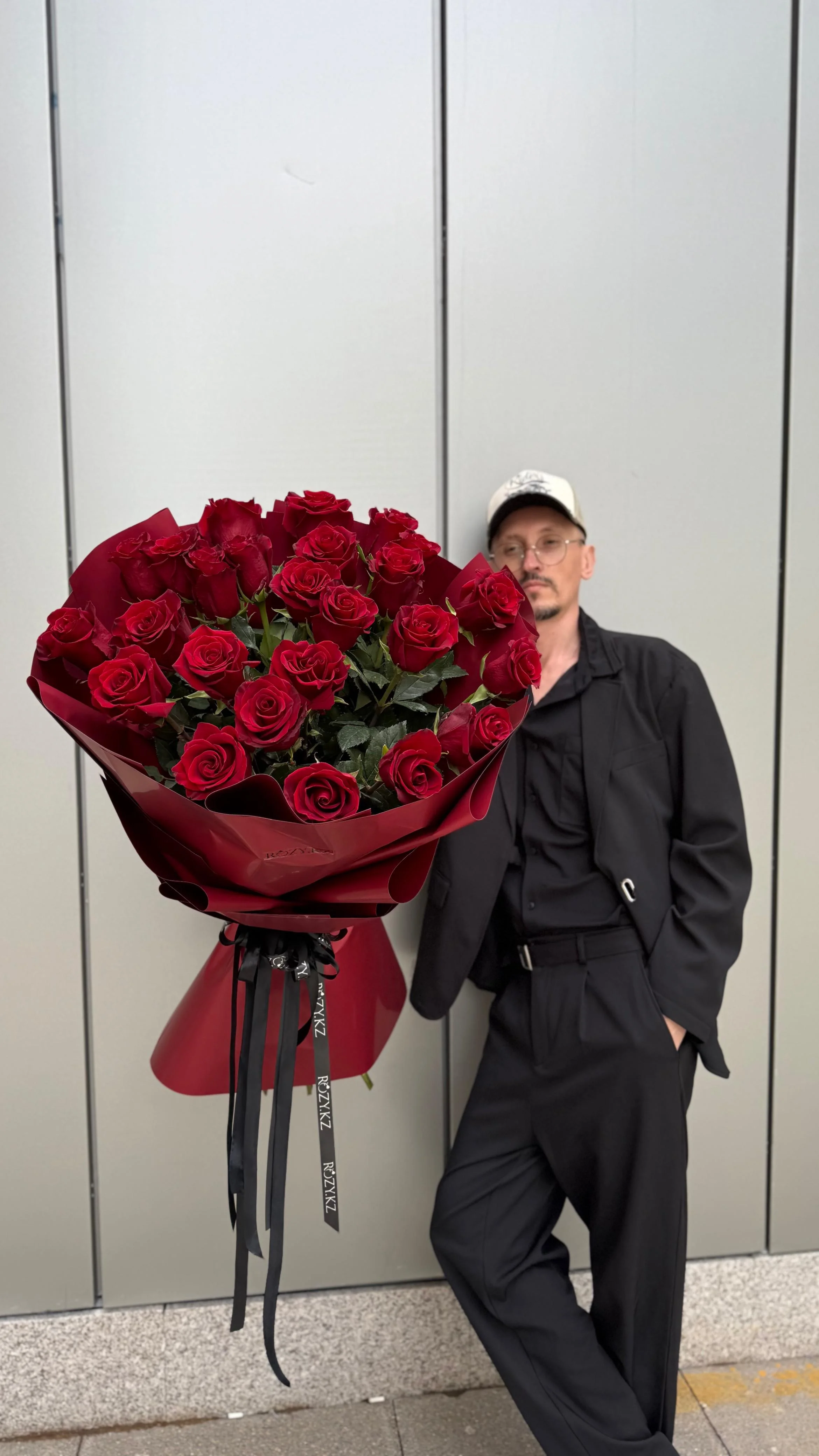 Букет из 25 высоких роз  with delivery to Astana