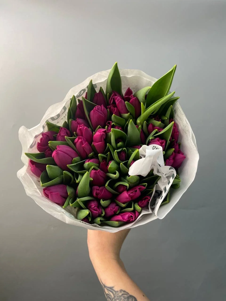 Фиолетовые тюльпаны 50 шт ОПТОМ с доставкой по Астане