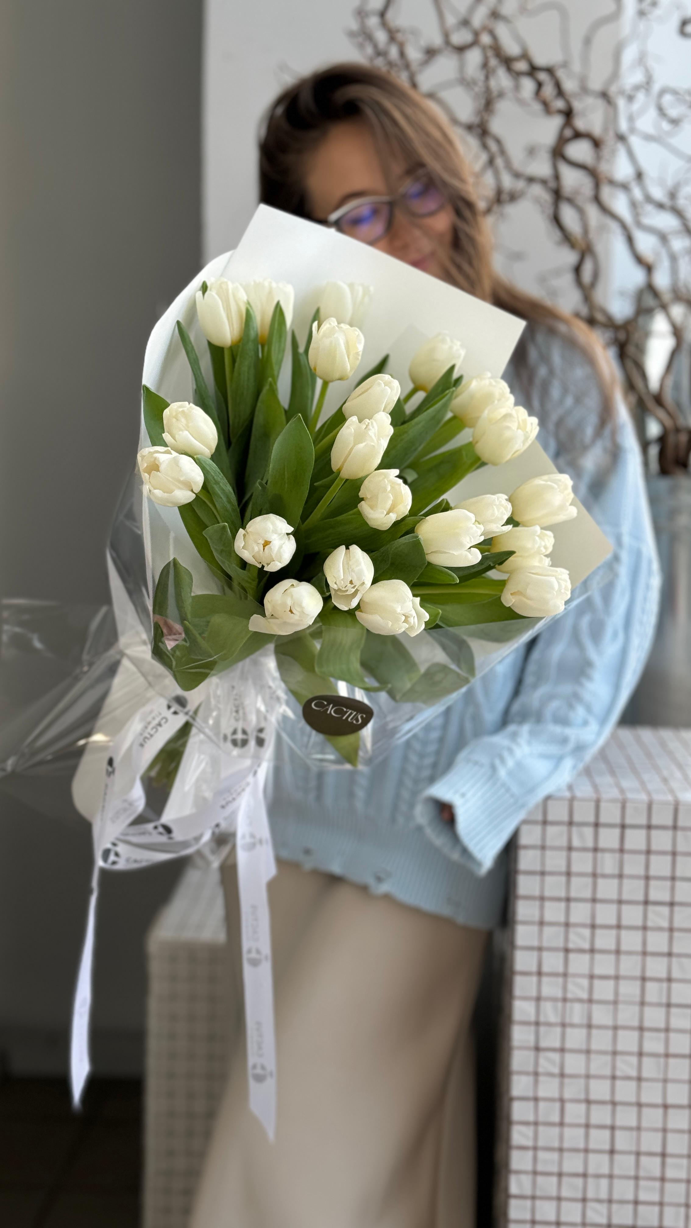 Моно букет из тюльпанов WHITE (21шт) с доставкой по Астане