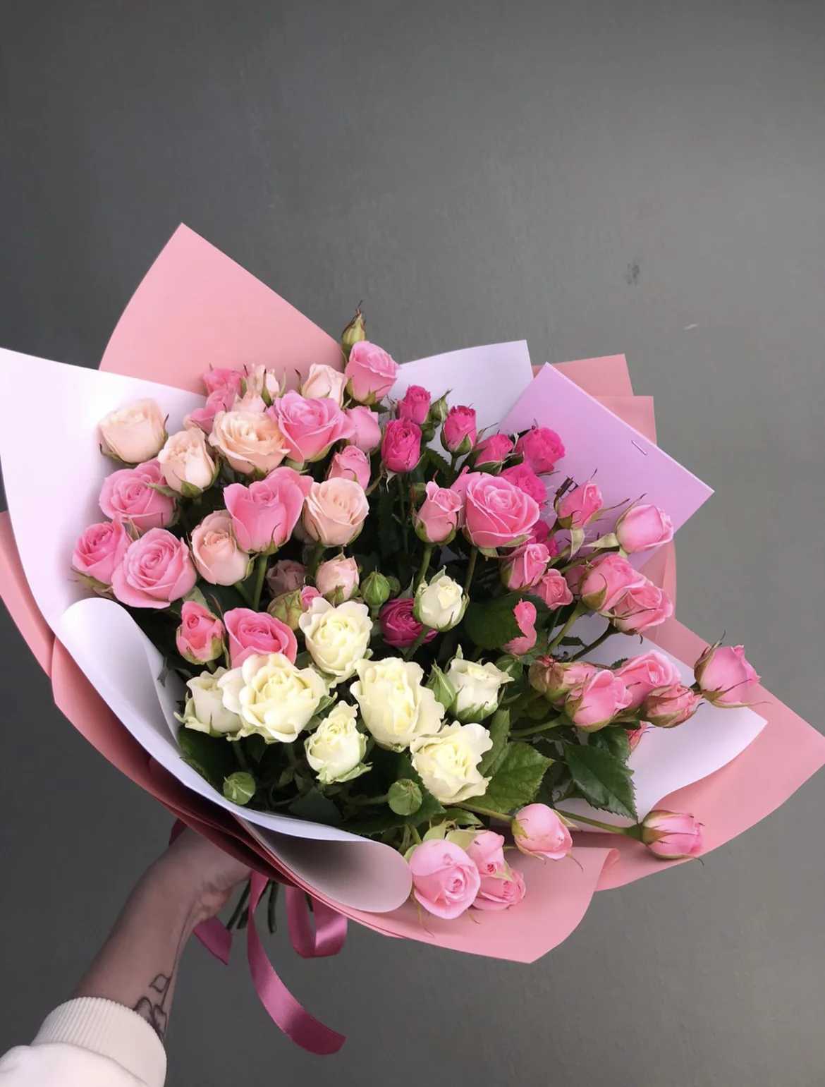 Кустовая роза with delivery to Kostanay.