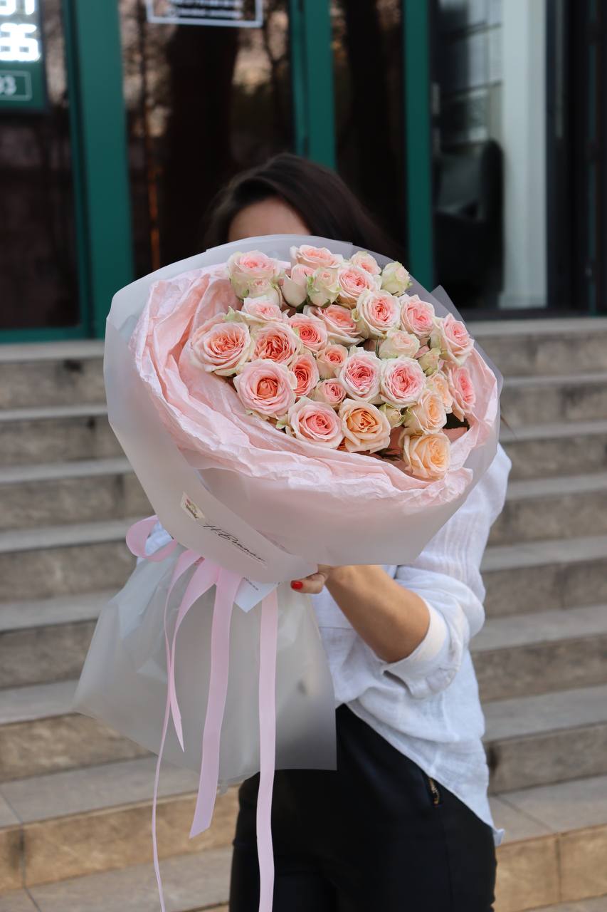 Кустовые розочки Rosanella 9 шт with delivery to Almaty