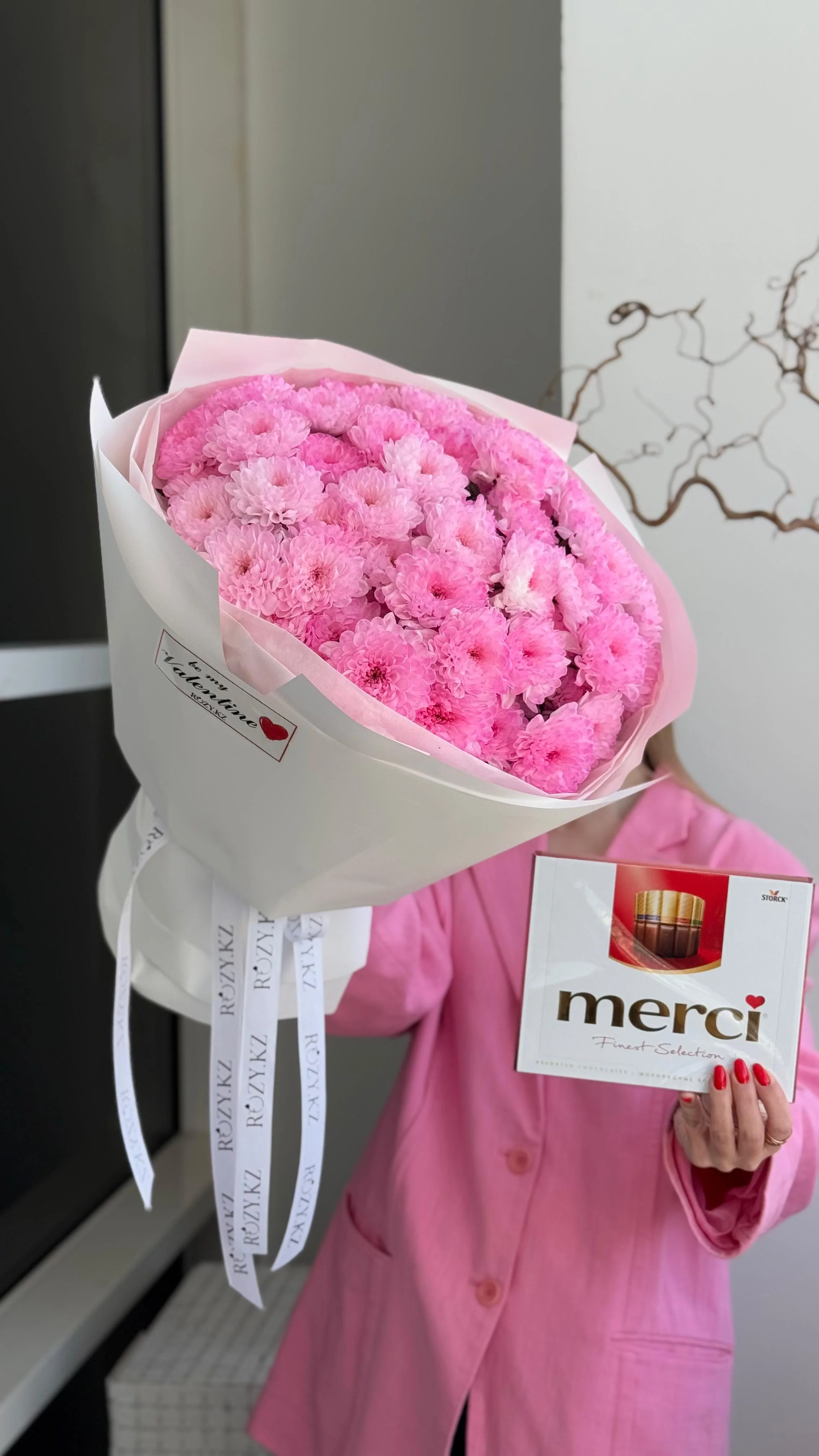 Комбо из 9 хризантем и Merci с доставкой по Астане