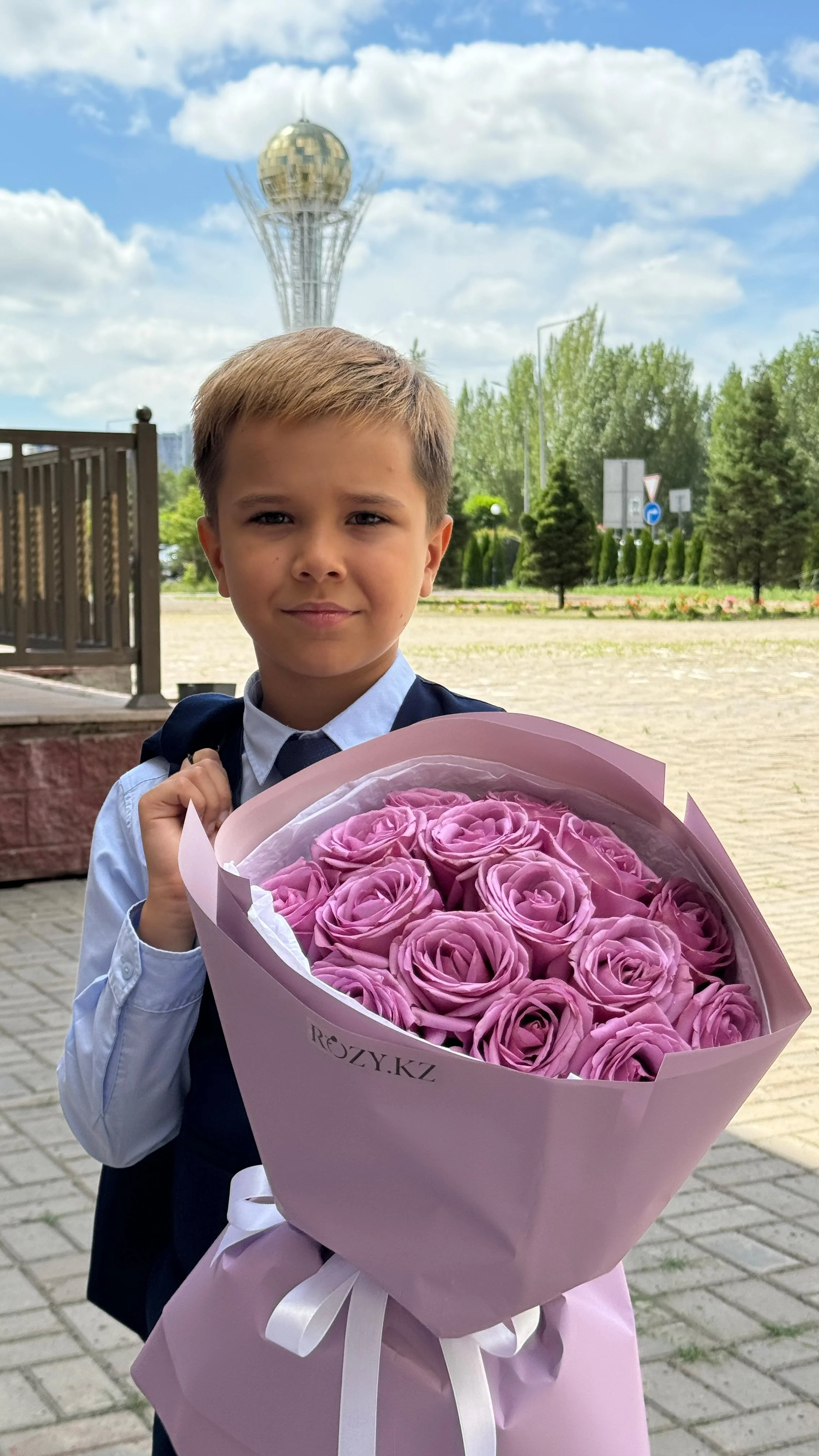 Букет из сиреневых роз с доставкой по Астане