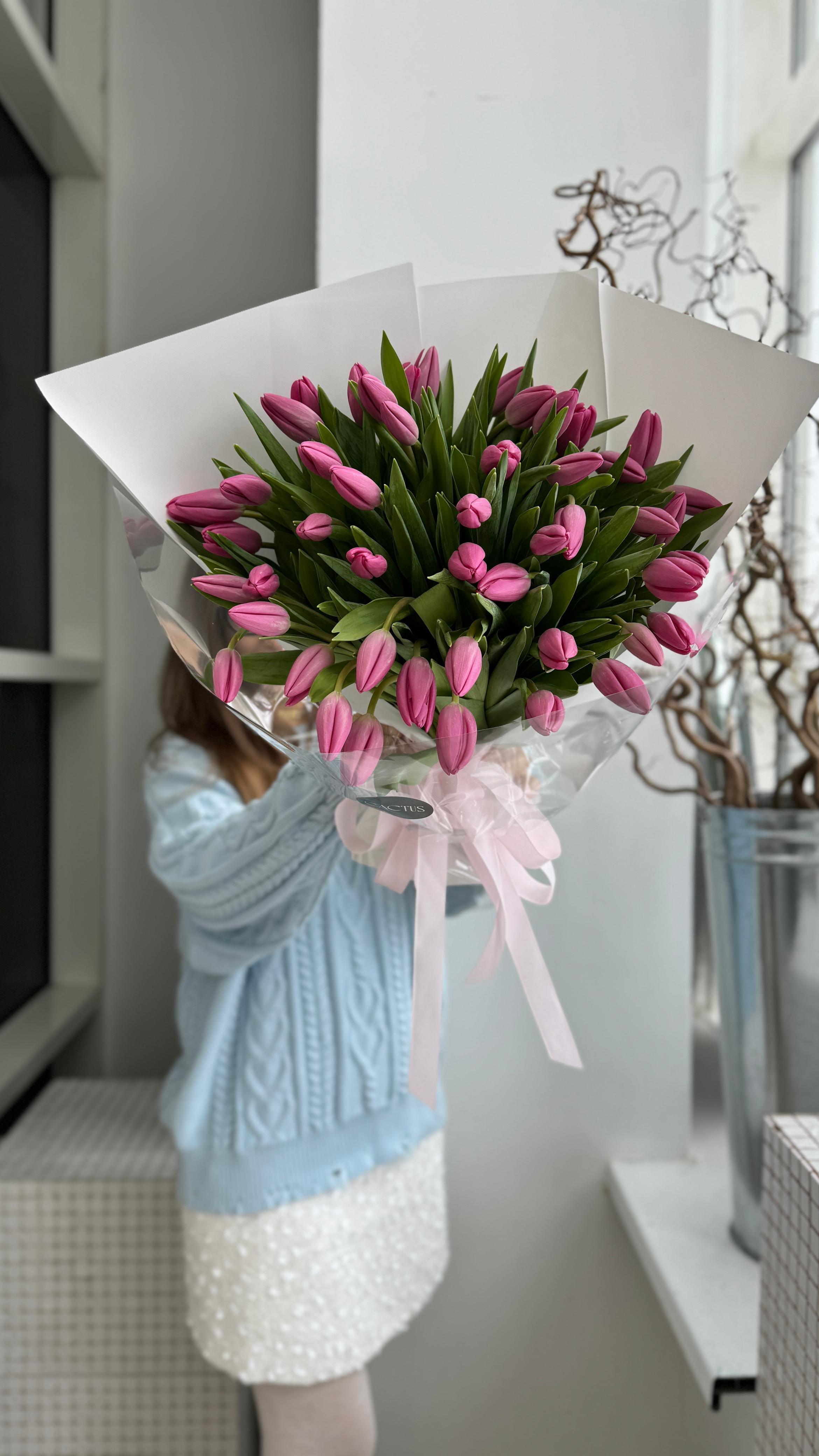 Моно букет из тюльпанов PINK ( 51 шт) с доставкой по Астане