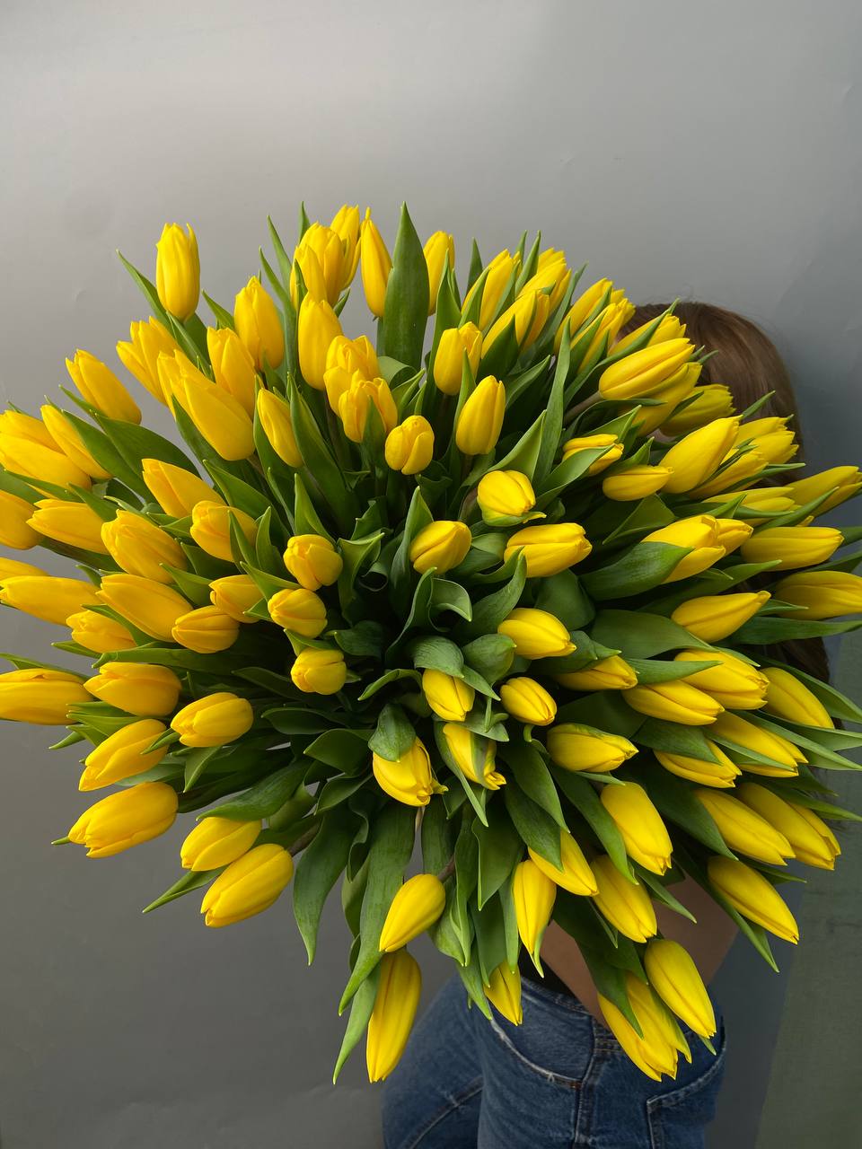 Жёлтые тюльпаны 101 шт с доставкой по Астане