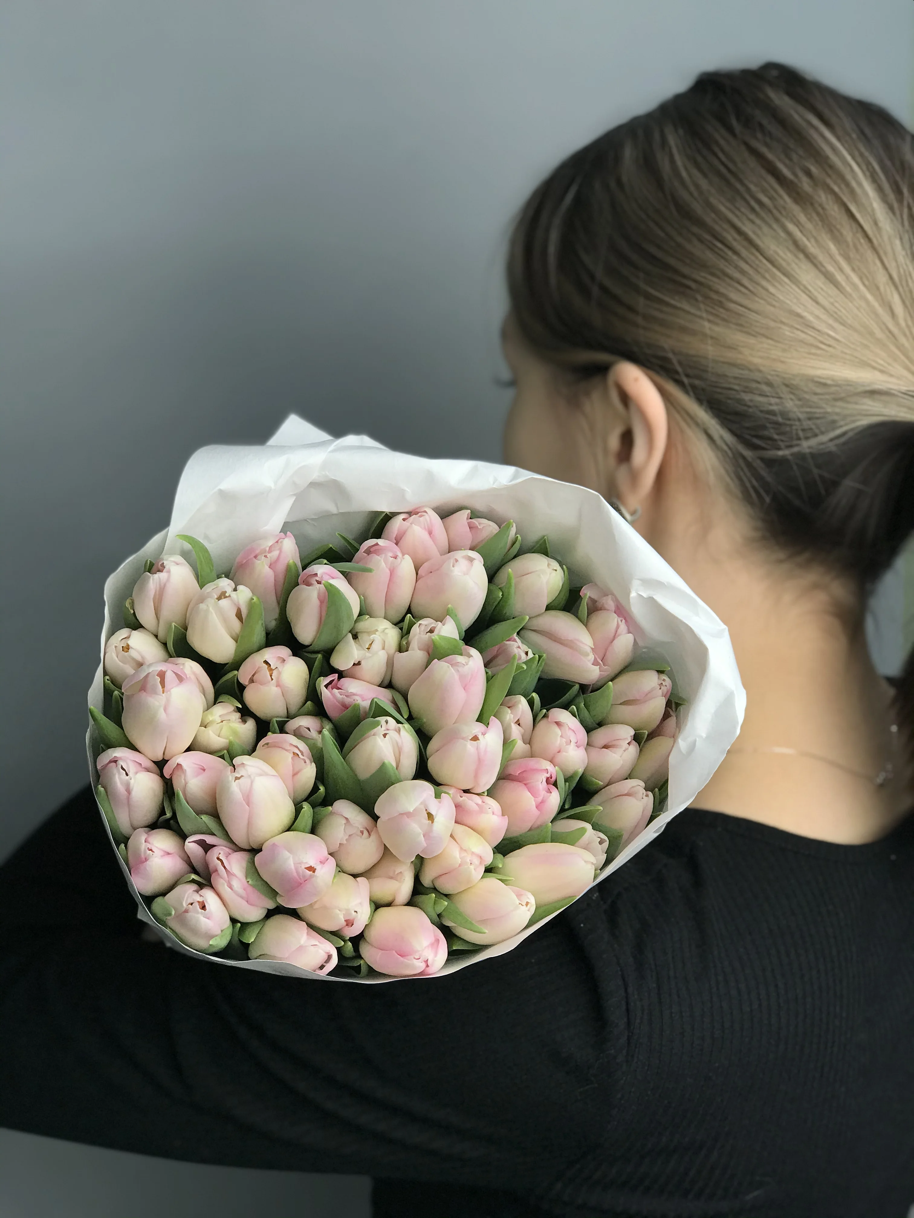 Нежно розовые тюльпаны 50 шт ОПТОМ с доставкой по Астане