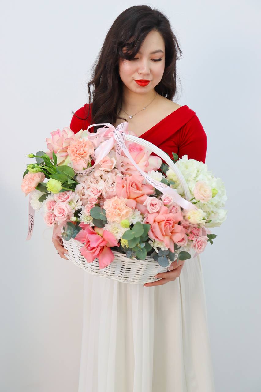 Букет Аура в корзинке with delivery to Almaty