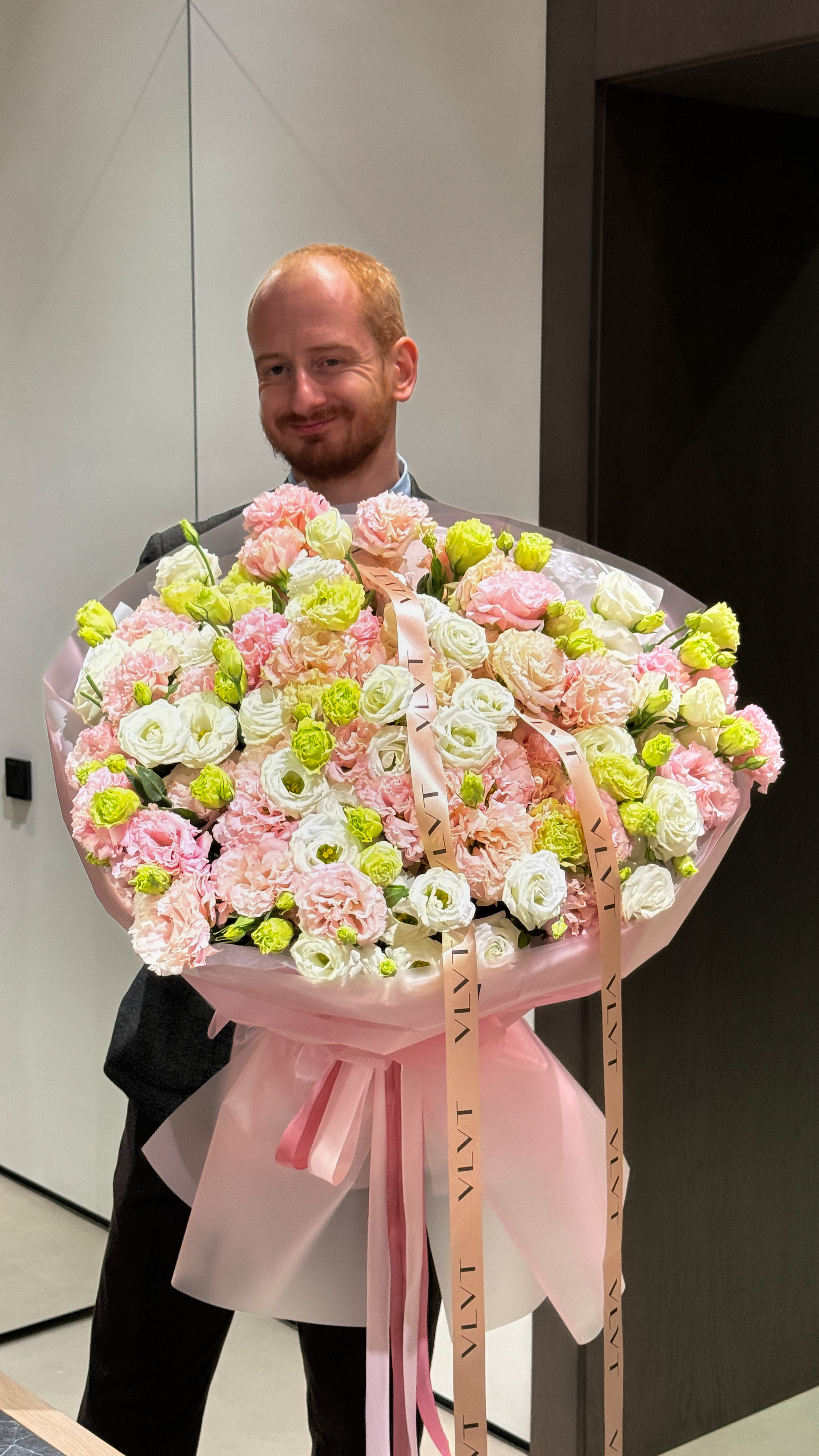 Эустома 02 by VLVT Flowers with delivery to Almaty