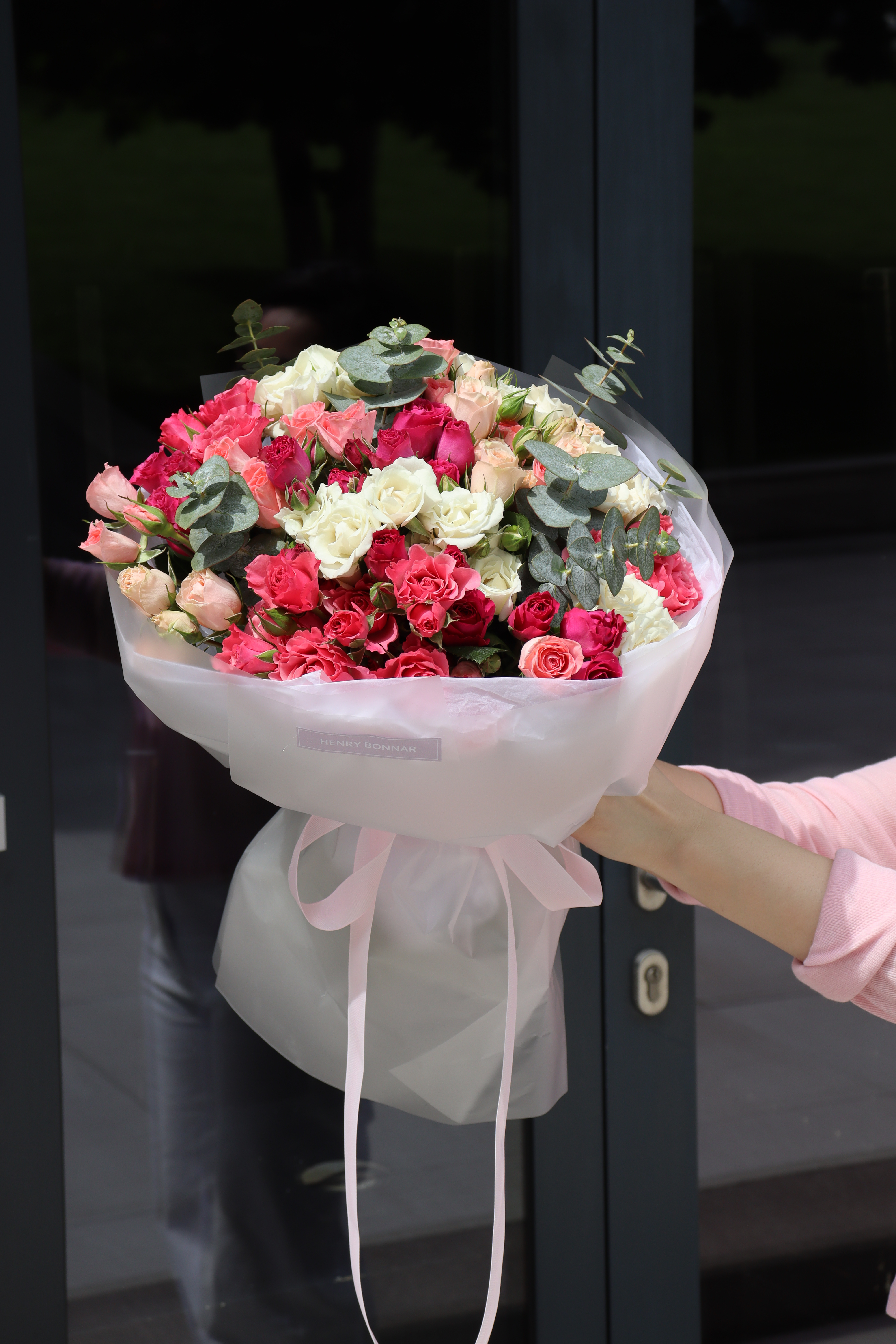 Букет кустовых роз 25 шт with delivery to Almaty