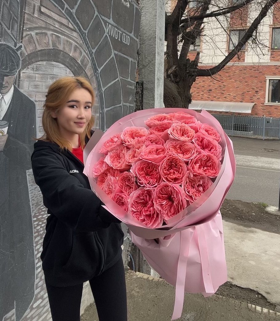 Пионовидные розы  с доставкой по Таразе