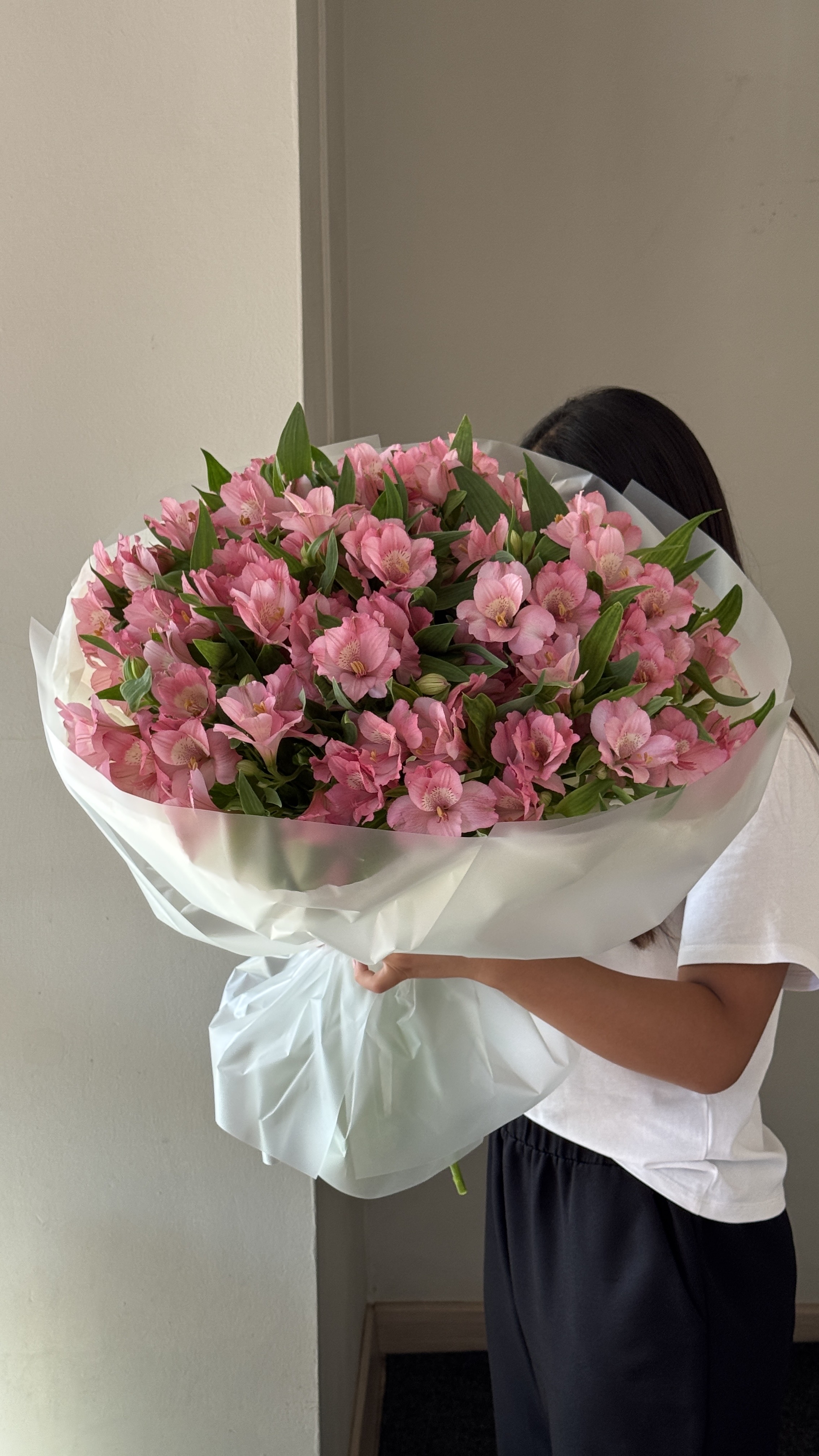 Mona pink  with delivery to Almaty