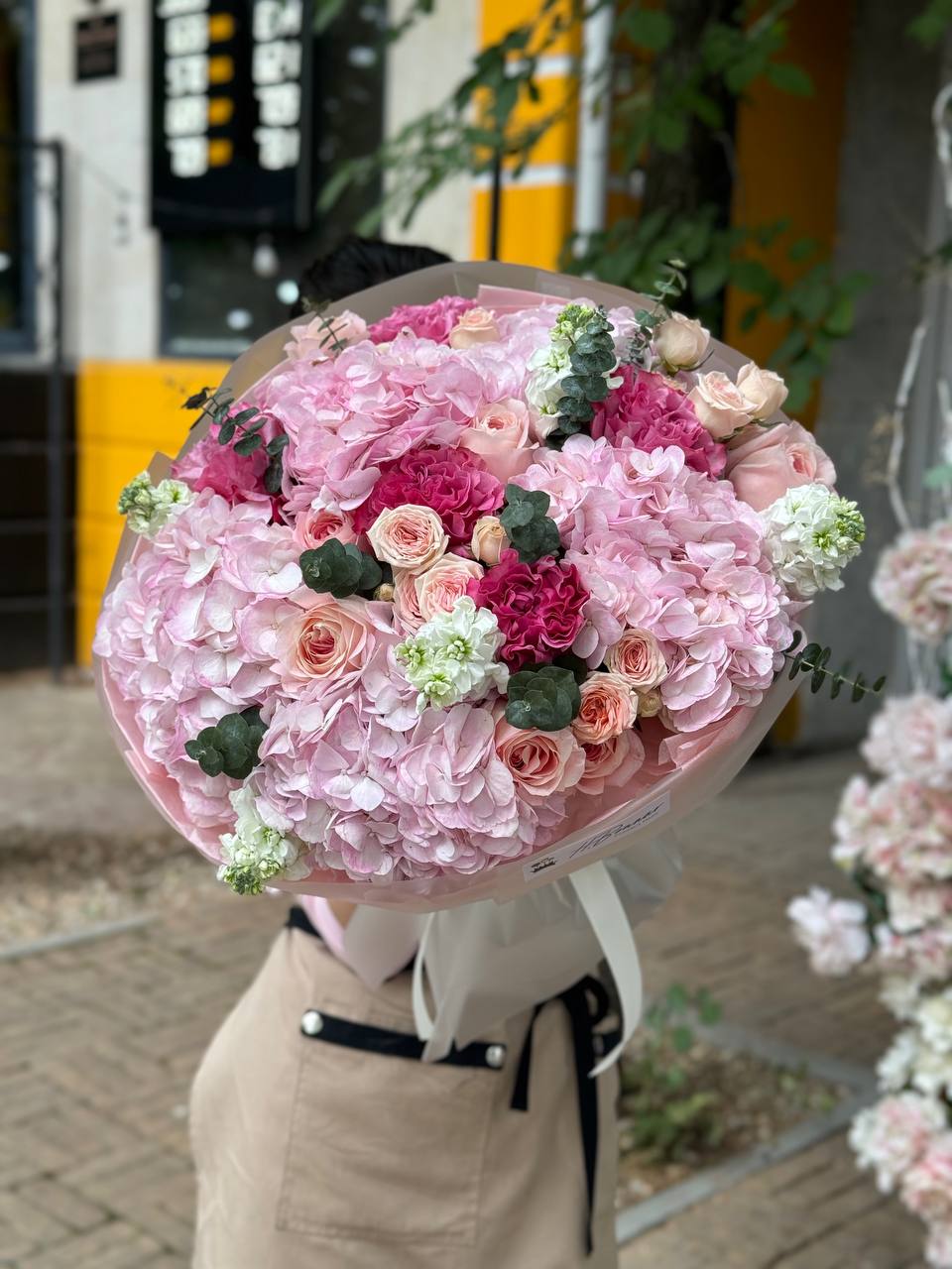 Luxury Bouquet гортензии и пионовидные розы with delivery to Almaty