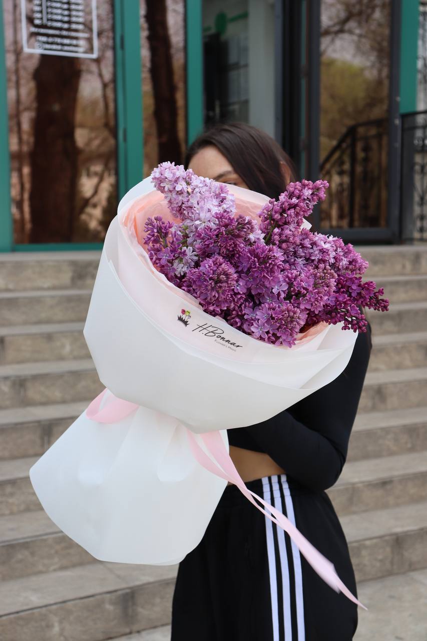 Букет с сиренью размер S with delivery to Almaty