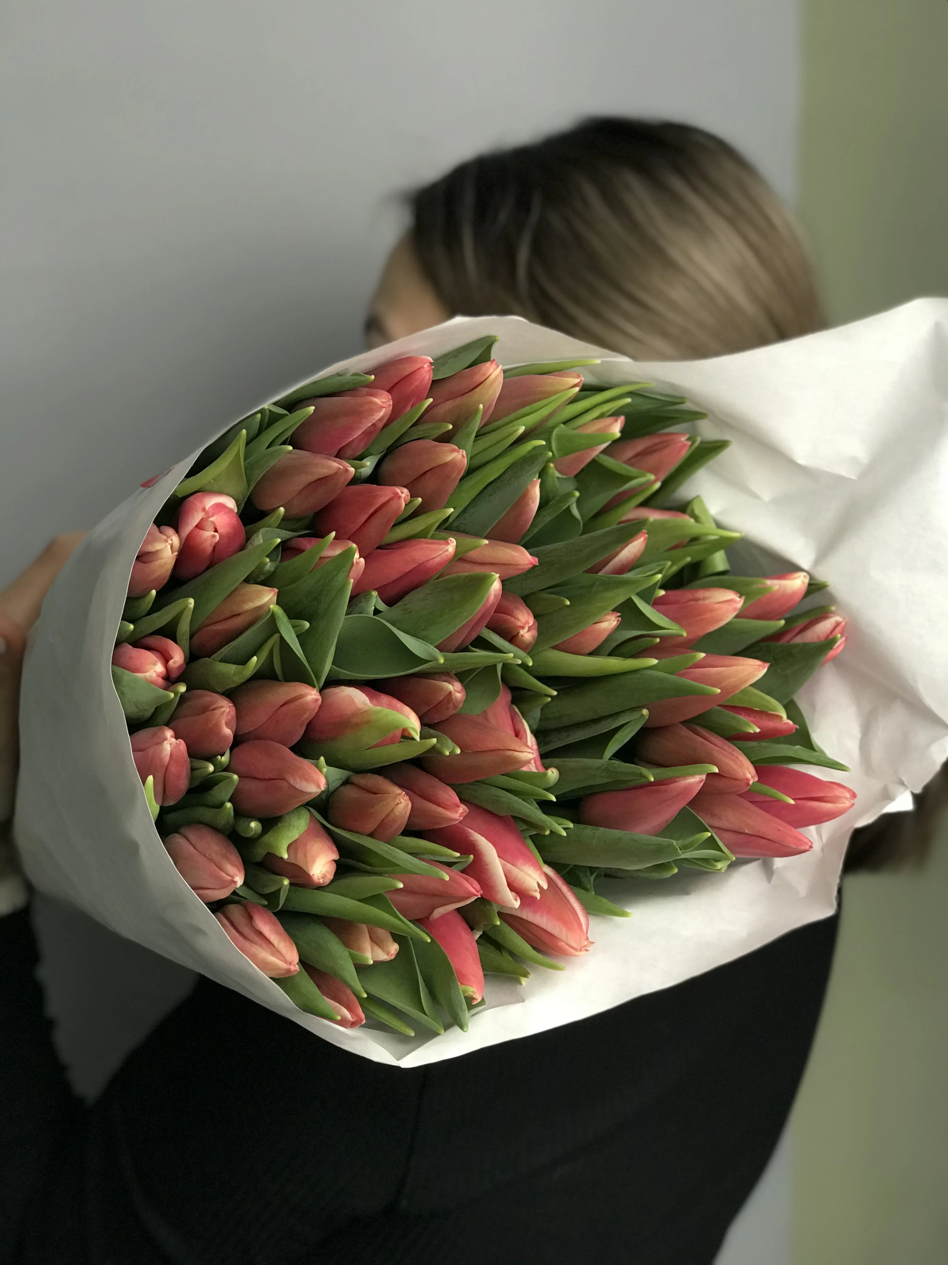 Розовые тюльпаны 50 шт ОПТОМ с доставкой по Астане