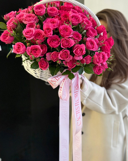  Идеальная корзина с кустовыми розами (размер m) с доставкой по Астане