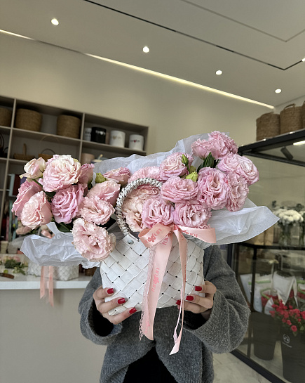 Сумочка с лизиантусами S с доставкой по Астане