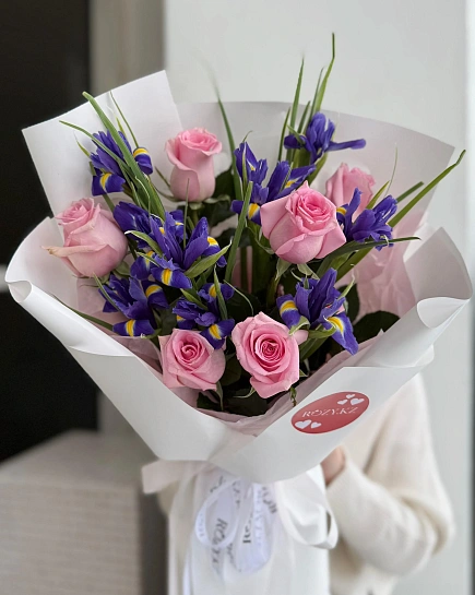Букет из ирисов и роз  с доставкой по Астане