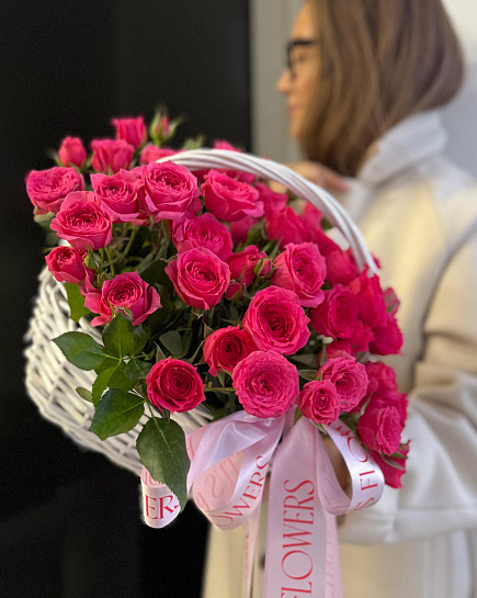 Идеальная корзина с кустовыми розами ( размер  с доставкой по Астане