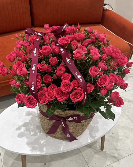 Кашпо с шикарными кустовыми розами  с доставкой по Астане