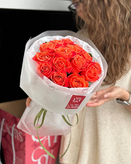 Моно букет из огненных роз в подарочной коробке с доставкой по Астане