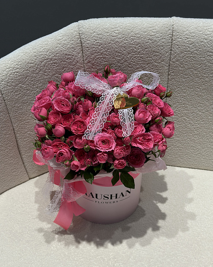 Кустовые розы в коробке с доставкой по Астане