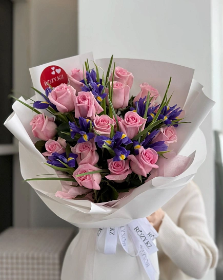 Букет из ирисов и роз  с доставкой по Астане