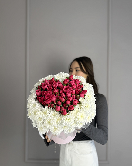 Сердце в цветах с доставкой по Астане