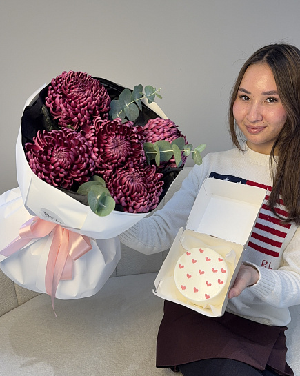 Букет с тортиком  с доставкой по Астане