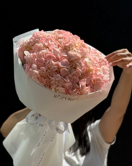 Букет из 5 пышных розовых гортензий  with delivery to Astana