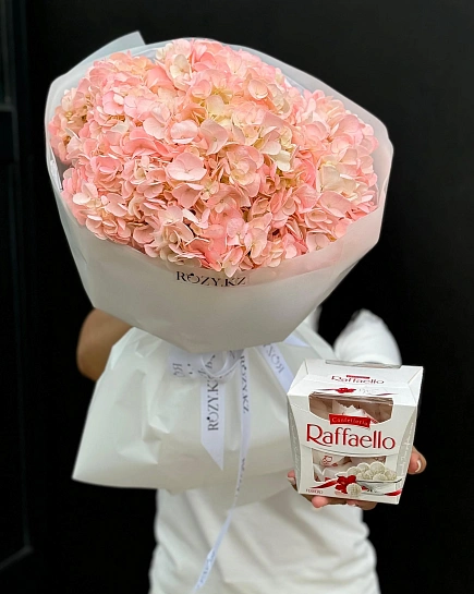 Комбо из 5 гортензий и Рафаэло  with delivery to Astana