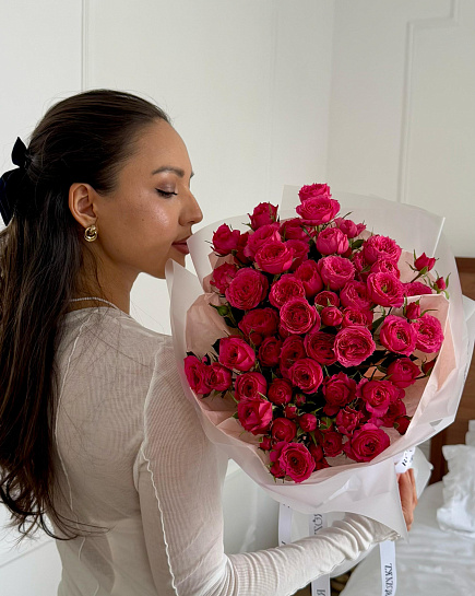 Букет из 11 кустовых роз с доставкой по Astana