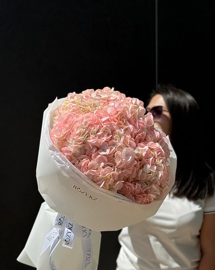 Букет из 7 пышных розовых гортензий  with delivery to Astana